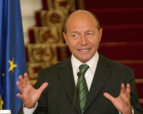 Băsescu cere eliminarea miniştrilor cu dosare penale